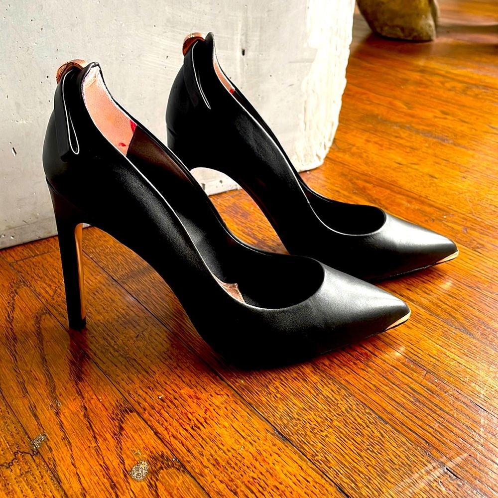 Brand new, never worn Ted Baker pumps size 36